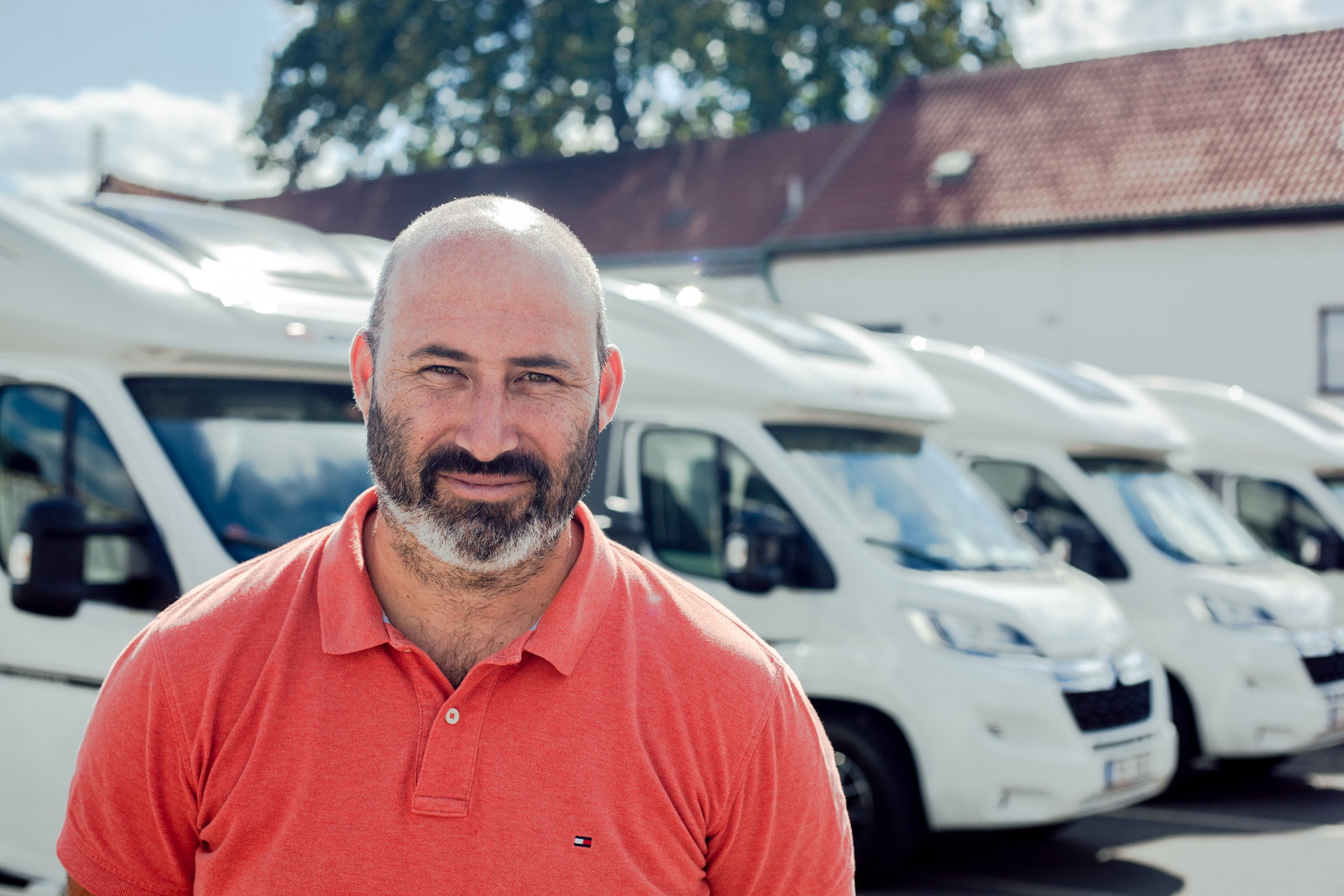 Miloslav Novák půjčuje obytná auta, má také firmu, která poskytuje internetové připojení.
