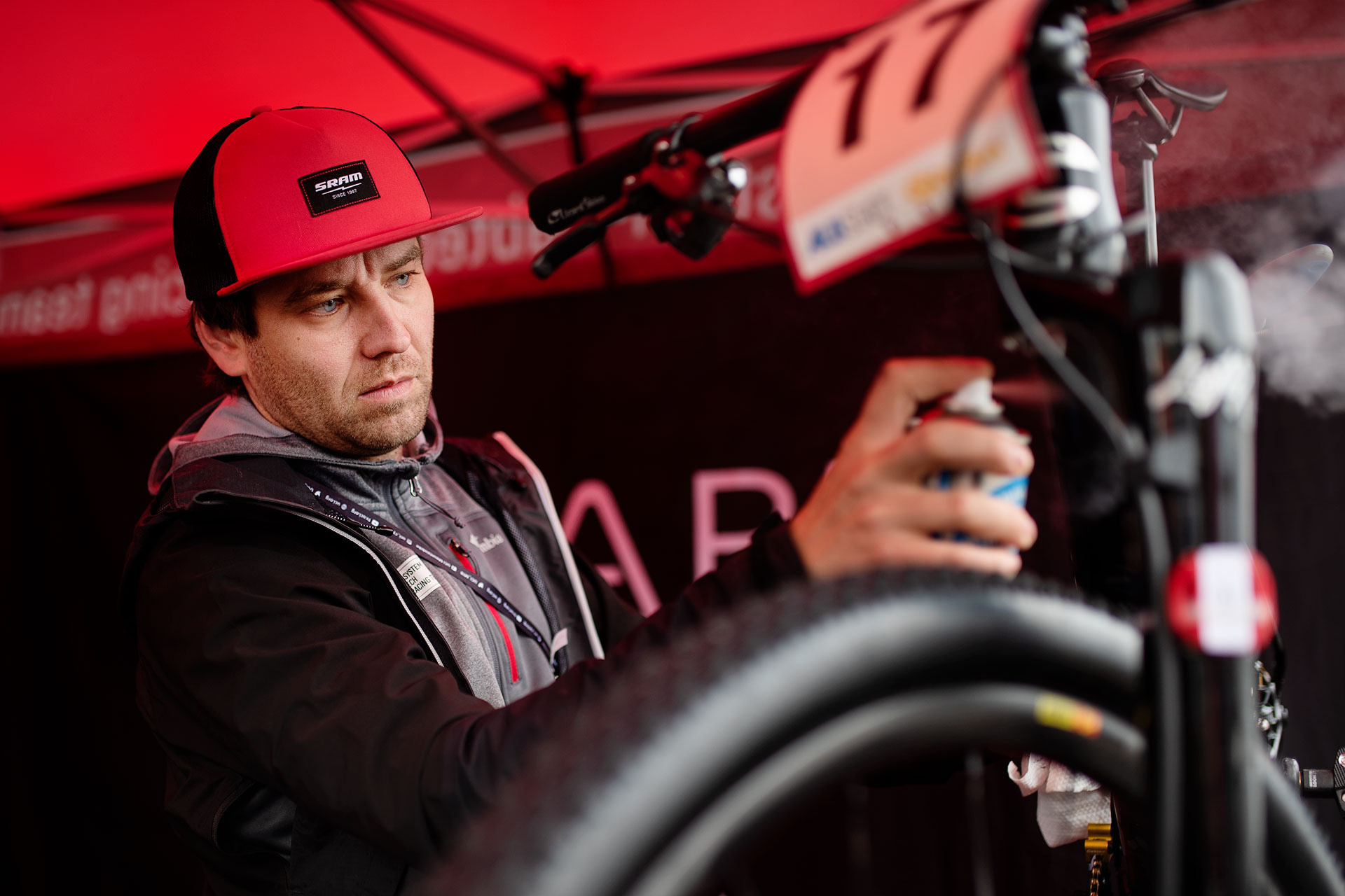 Pavel Čábelický je mechanikem cyklistické reprezentace a mentorem svého závodního cyklistického týmu.